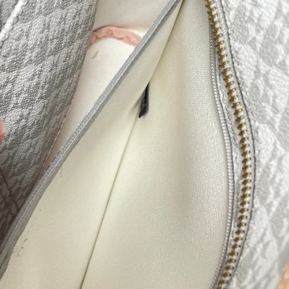 Kate Spade New York 'Margareta' Penn Place Shopper Tote Bag in Black & White - Picture 13 of 16